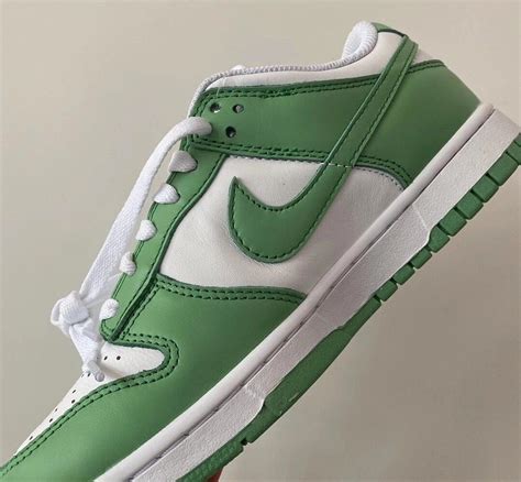 nike low dunks women green